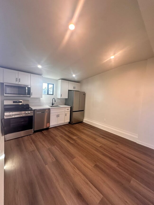 Building Photo - 352 Bonito Ave