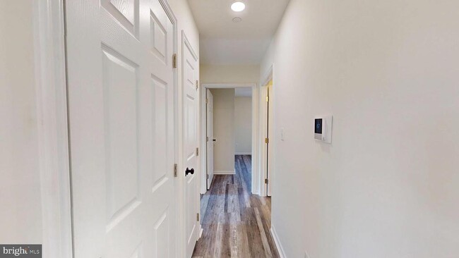 Building Photo - 40750 King Dr