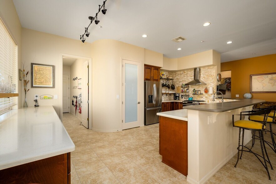 Building Photo - 7410 E Russet Sky Dr