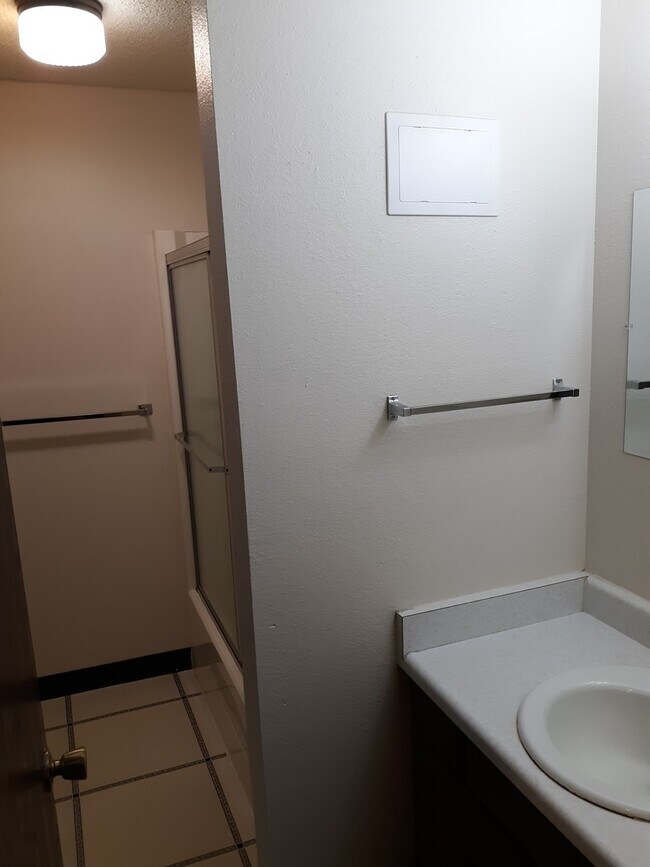 Building Photo - 1010/1012 Delaware