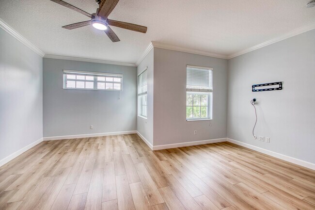 Building Photo - 240 Poinciana Dr