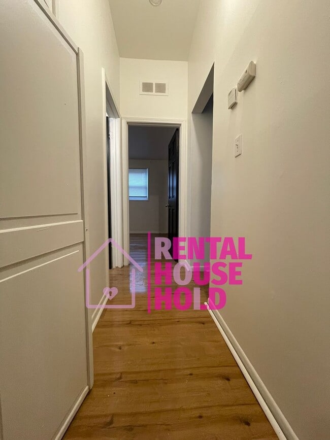 Building Photo - Beautiful 3 Bedroom Ranch~ Dearborn Heights