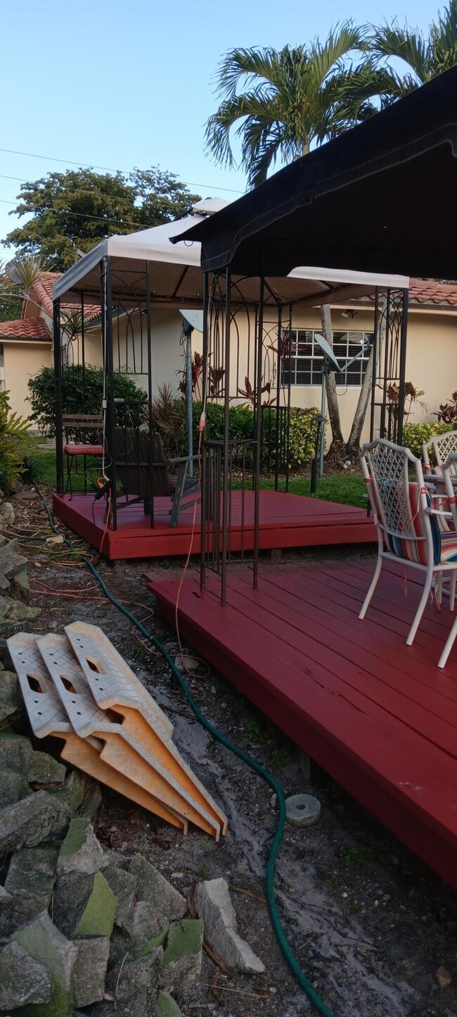 Building Photo - 3720 Coral Hills Dr