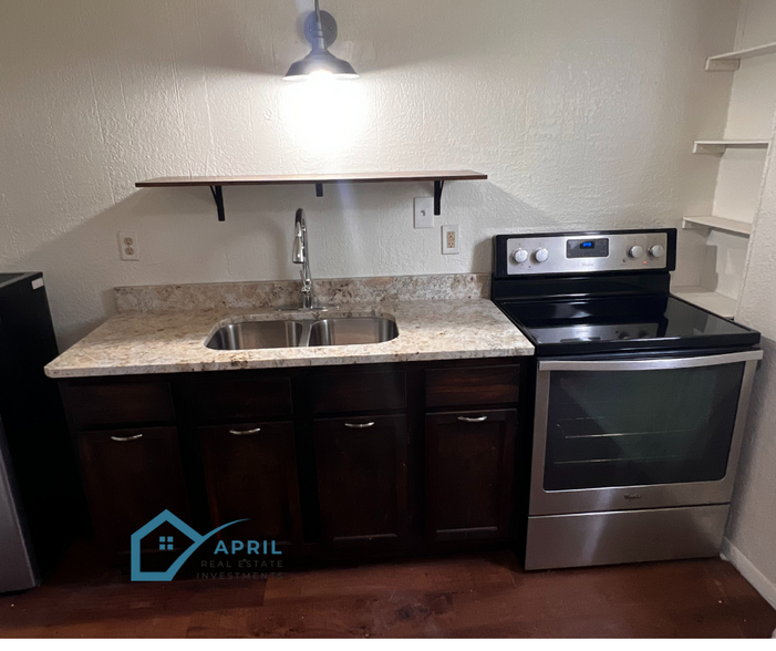 Kitchen with granite counters and stainless steel applicance - 2055 W Summit Ave