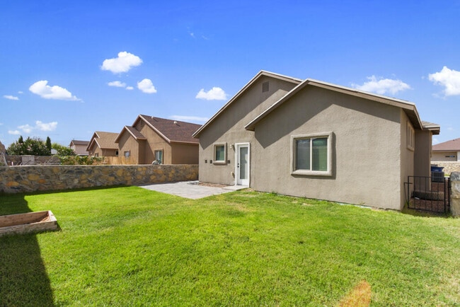 Building Photo - 14242 John Scagno