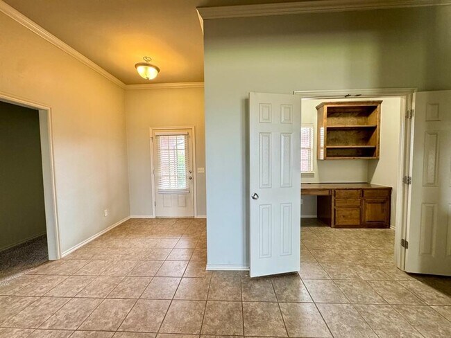 Building Photo - 15705 Creek Heights Dr