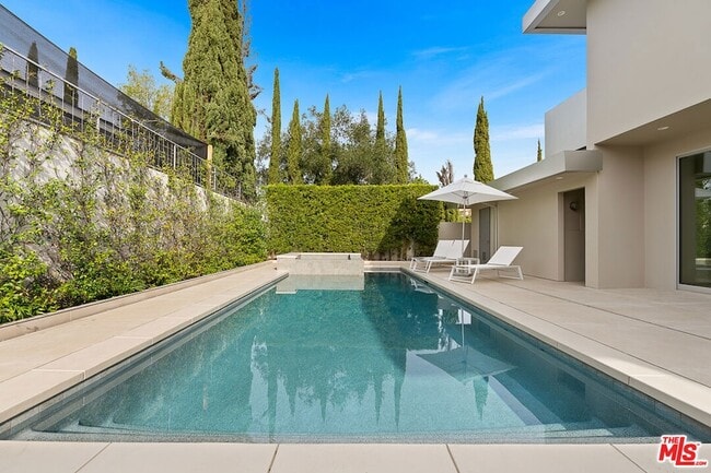 Building Photo - 2189 Summitridge Dr