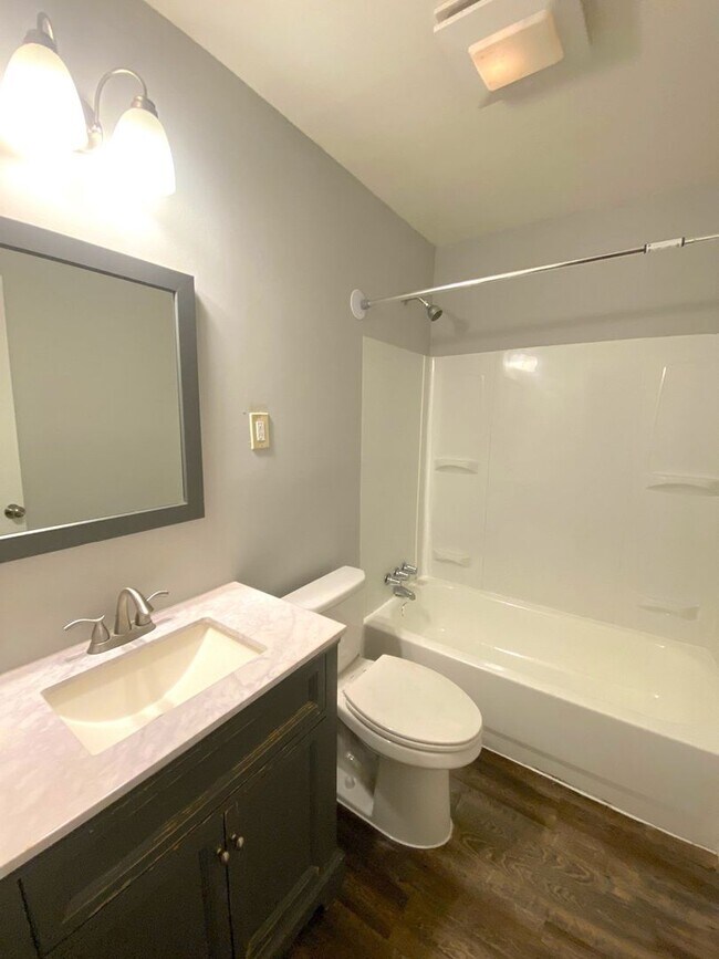 Building Photo - 2922 Hale Ave