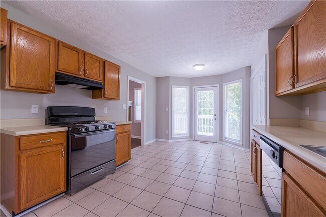 Building Photo - 493 Silverthorne Cir