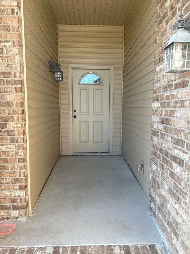Building Photo - Your Dream 3-Bed, 2-Bath Brick Haven