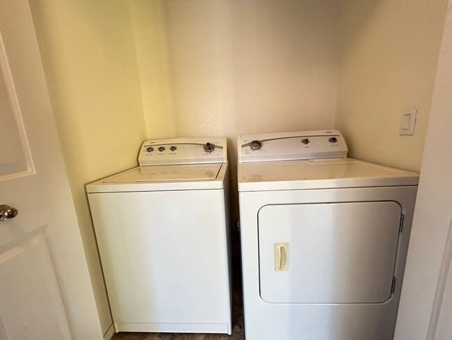 Building Photo - Unique 4 Bedroom, 2 Bath 2 Car Garage