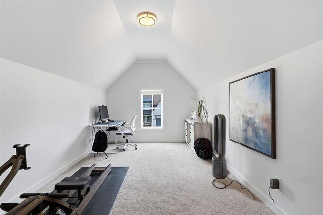 Building Photo - 5045 Reserve Dr