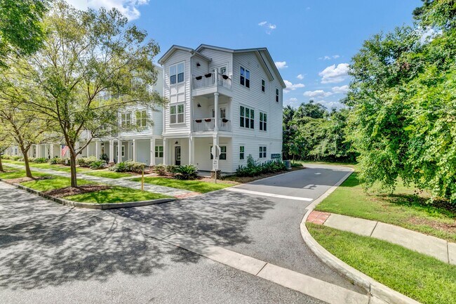 Building Photo - 123 Sabal Ct