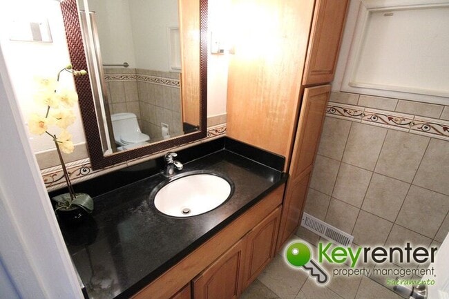 Building Photo - 3429 Braeburn St