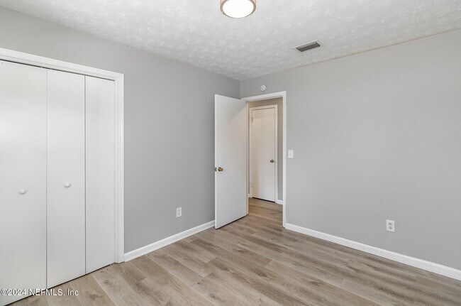 Building Photo - 2867 Holly Bay Rd