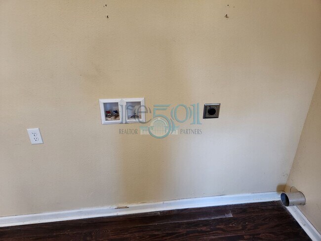 Building Photo - Great Family Home!  4BR 2 BA