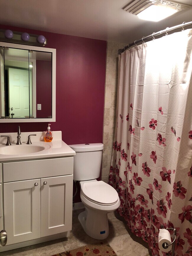 Bathroom - 35 Whitestone Rd