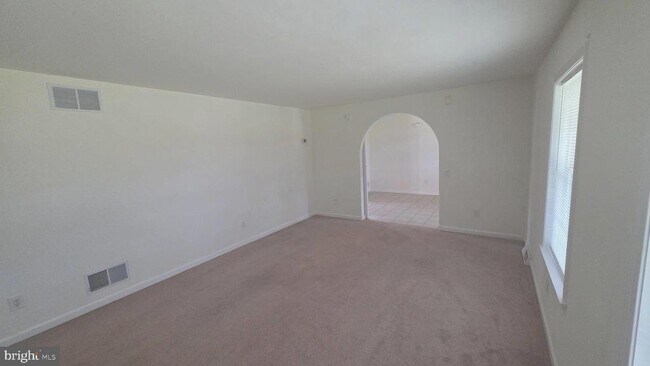 Building Photo - 412 Pauline Dr