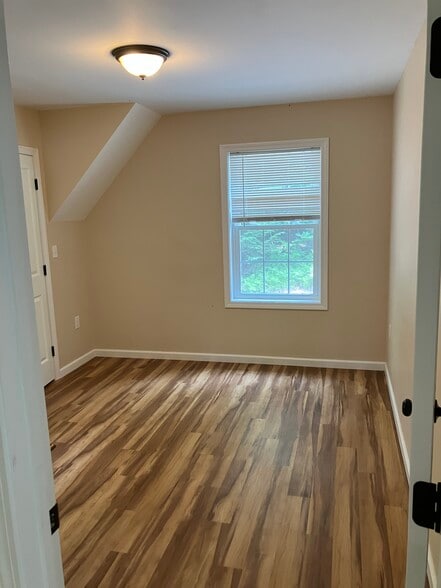 Building Photo - 4 Brown Ln