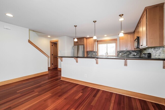 Building Photo - Bright and Spacious Residence with Vaulted Ceilings and Garage