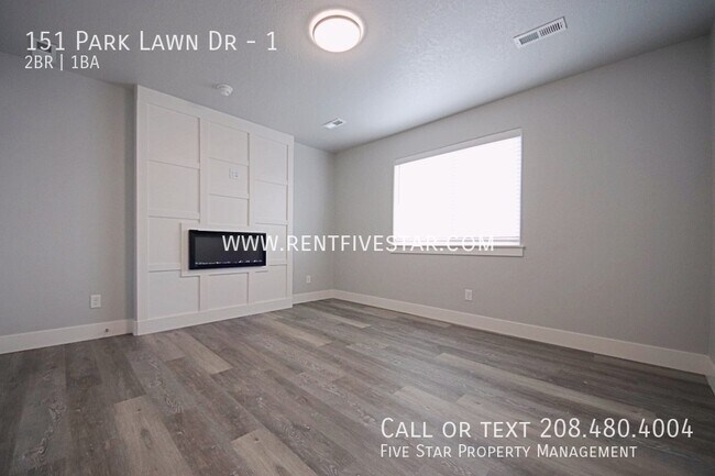 Building Photo - 151 Park Lawn Dr