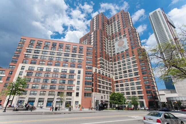 Building Photo - 102 Christopher Columbus Dr