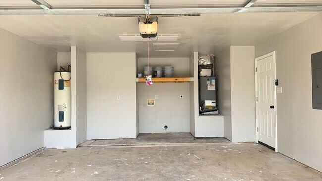 Building Photo - 802 Samuel Dr