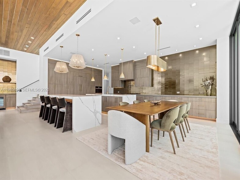 Building Photo - 2657 NE 34th St