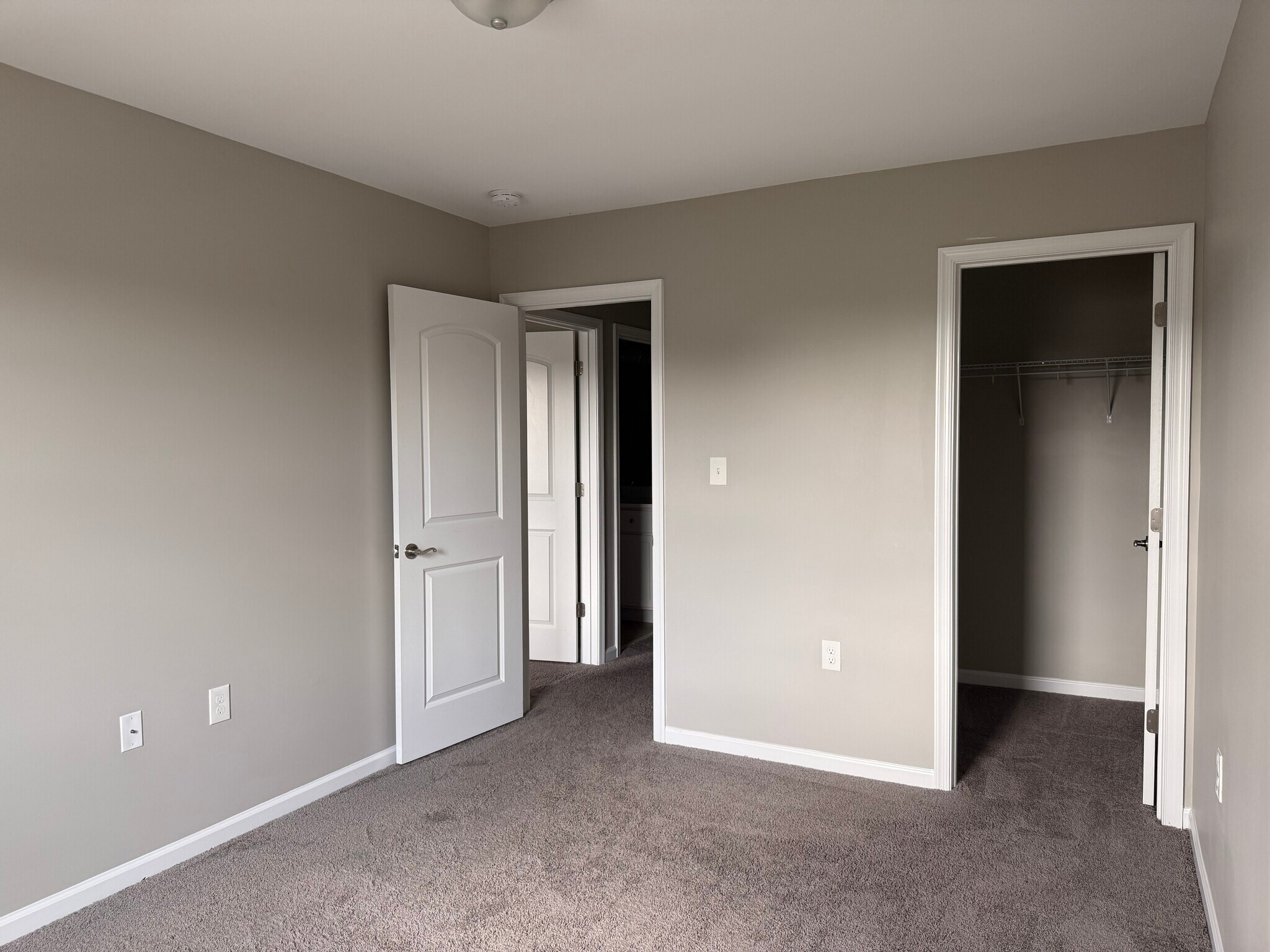 Building Photo - 270 Mabdarin Dr