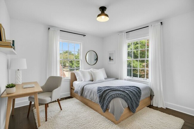 Building Photo - 1212 W Healey St