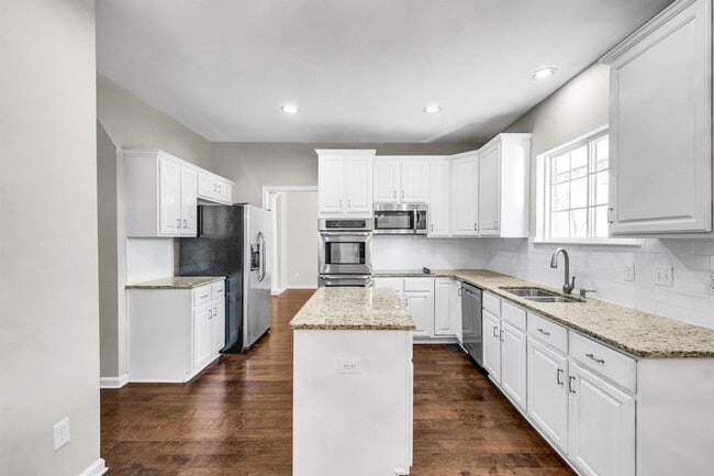 Building Photo - 605 Founders Pointe Blvd