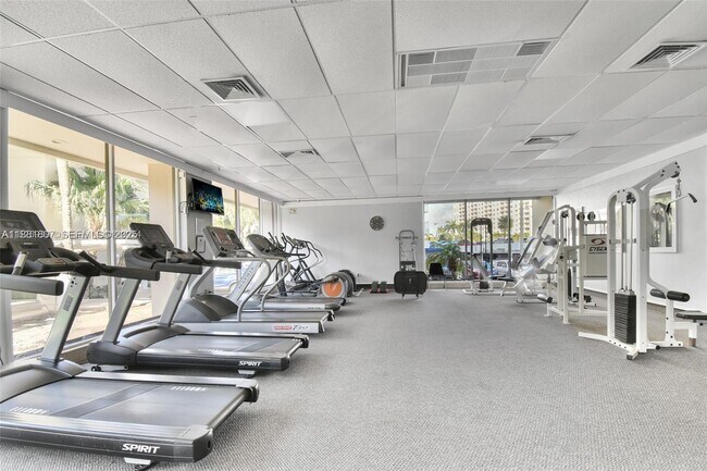 Building Photo - 300 Bayview Dr