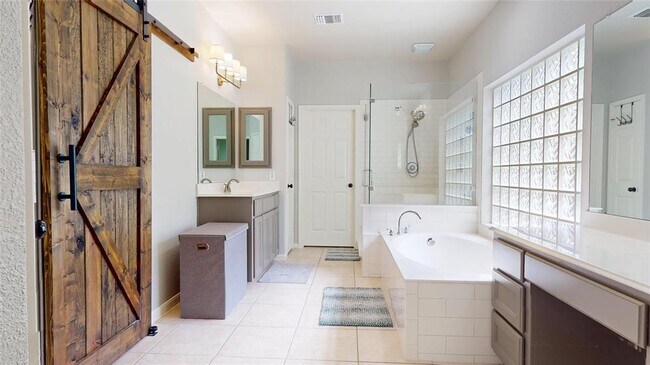 Building Photo - 1323 Hillside Forest Dr