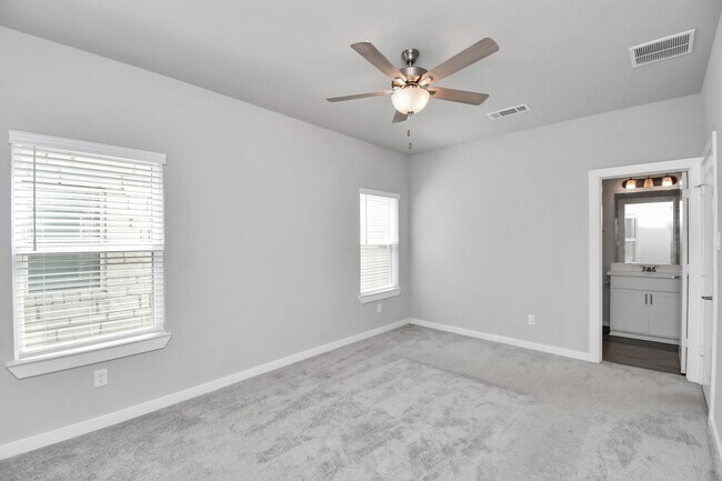 Building Photo - 23823 Cumberland Ridge Dr