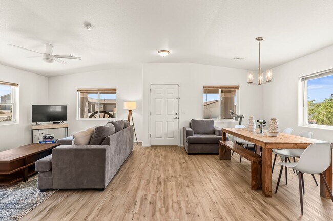 Building Photo - Charming 2-Bed, 2-Bath Home in Fox Creek SHORT OR LONG TERM AVAILABLE