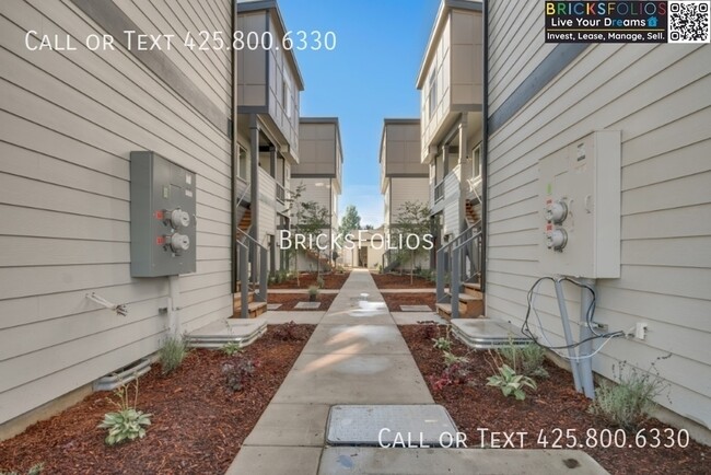 Building Photo - Near JBLM – Stylish, Comfortable, and Move...