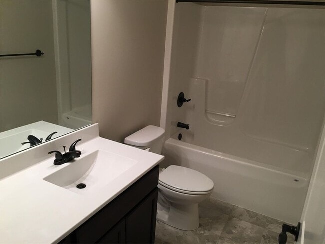 Building Photo - 1206 S Roberto Rd