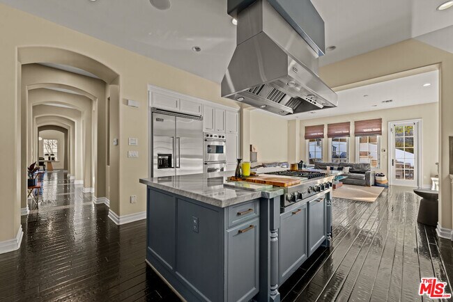 Building Photo - 25400 Prado De Las Peras