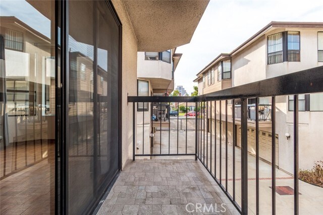 Building Photo - 514 N Isabel St