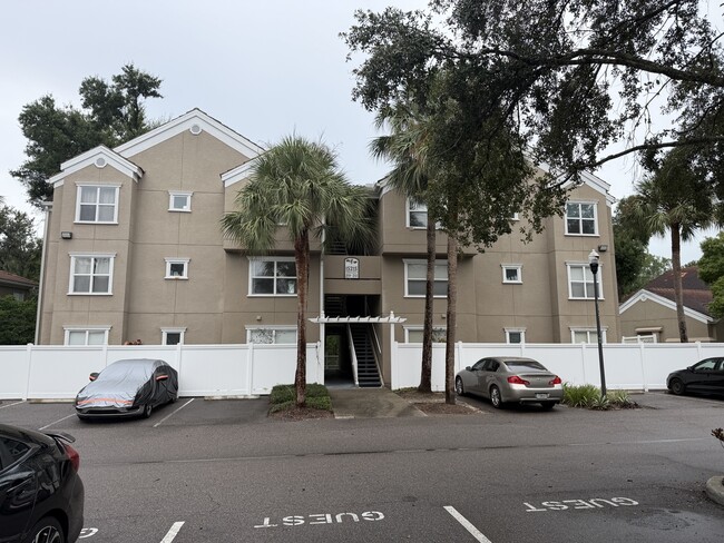 Building Photo - 15215 Amberly Dr