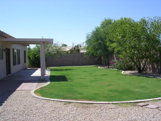 Building Photo - 1042 E Canyon Way