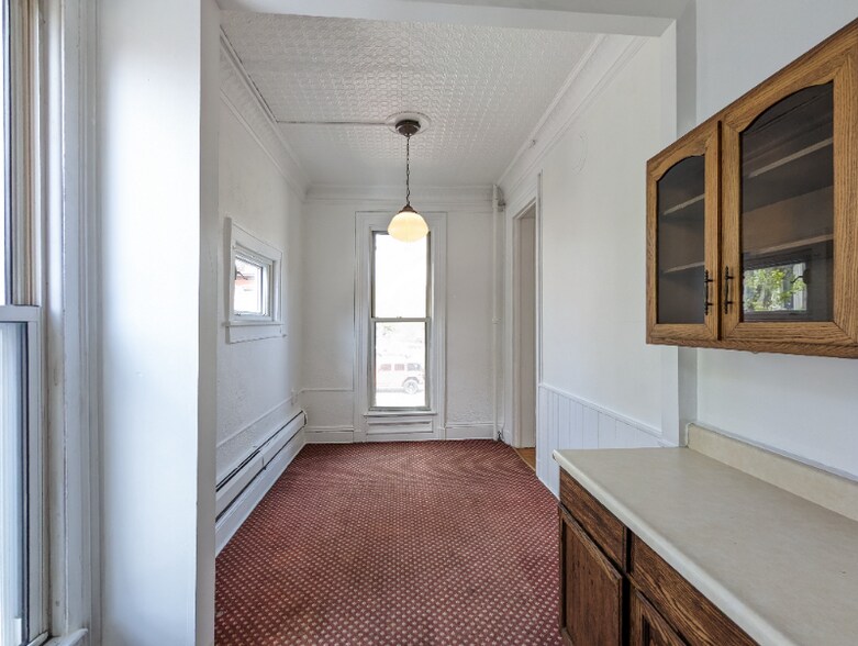 Building Photo - 346 S Rose St