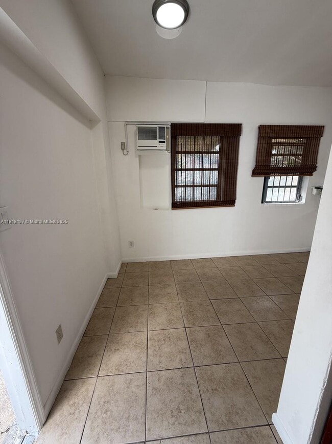 Building Photo - 242 NE 127th St