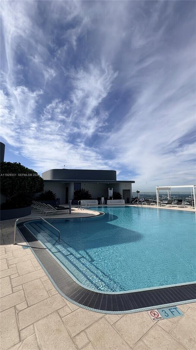 Building Photo - 1000 Brickell Plaza