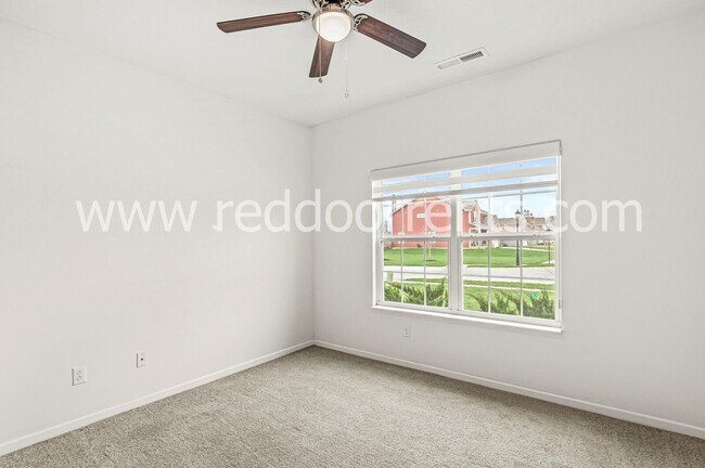 Building Photo - Family-Friendly Fortville Living