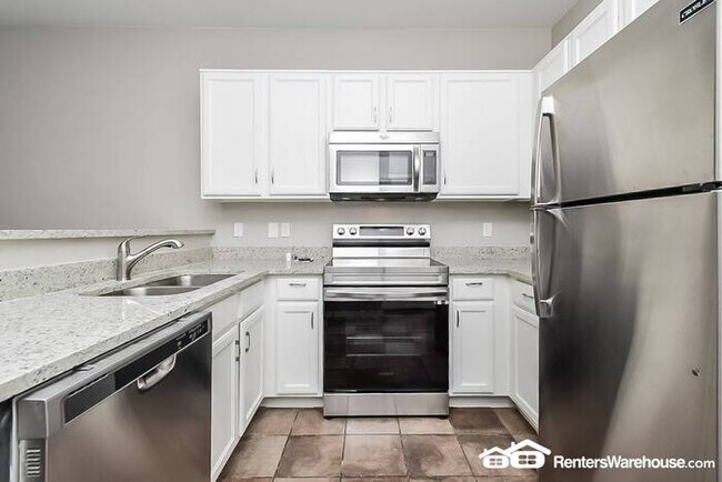 Building Photo - Spacious updated 4 Bed, 3 Bath home in Tuc...