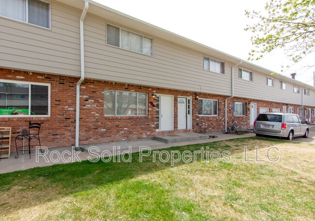 Building Photo - 4721 Hickory Pl