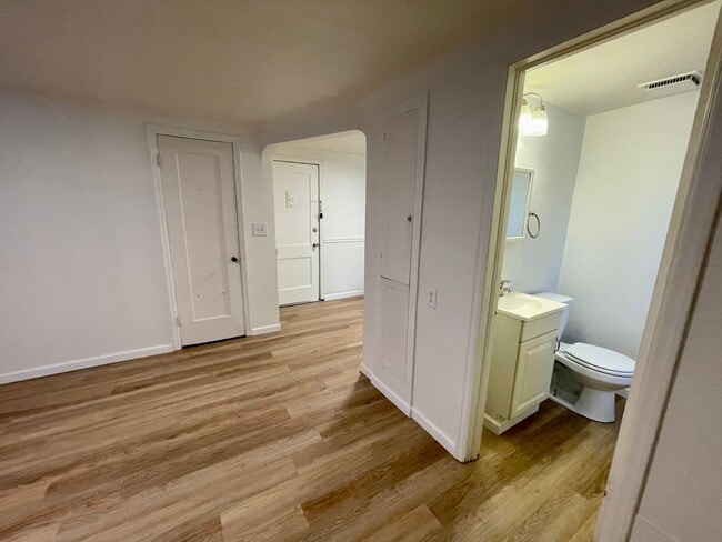 Building Photo - Charming 1-Bedroom Apartment for Rent on Spokane's Lower South Hill - Cozy, updated unit