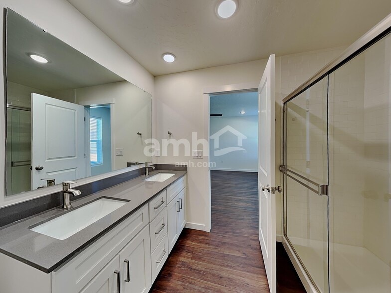 Building Photo - 9507 W Shumard St