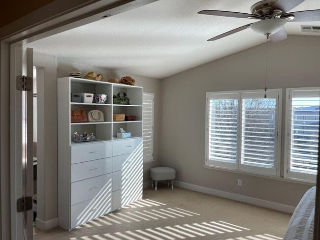 Building Photo - NEWER MODERN HOME BEHIND KAISER VACAVILLE *STAR RENTALS